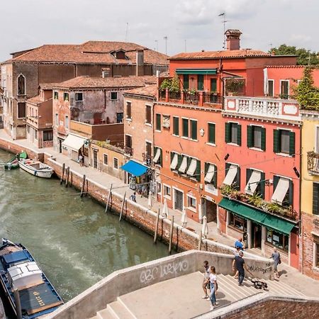 Carmini Canal View And Balcony With Lift Venice Exterior photo