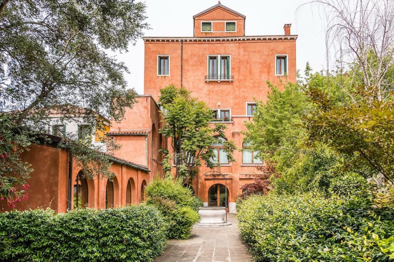 Carmini Canal View And Balcony With Lift Venice Exterior photo