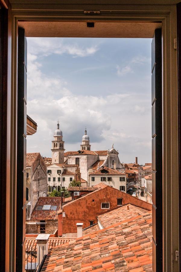 Carmini Canal View And Balcony With Lift Venice Exterior photo